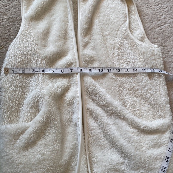 Fuzzy Vest with Pockets - Picture 6 of 8